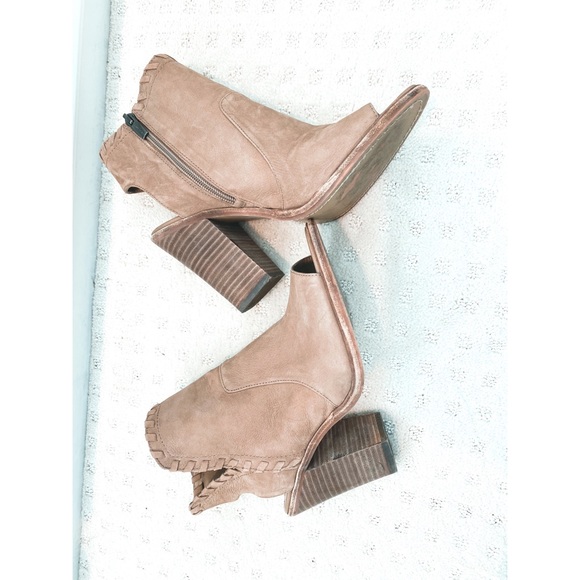 Vince Camuto Kicetta Peep Toe Booties | Neutral Suede Cutout Heels 9.5 - Picture 4 of 8